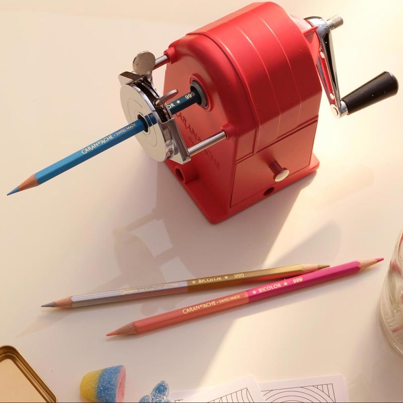 Temperówka-Caran-d'Ache-na-korbkę-czerwona-CD455-270