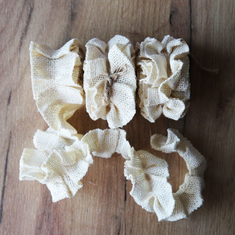 Wstążka jutowa marszczona "różyczka" 4.5cm 1m - kremowa