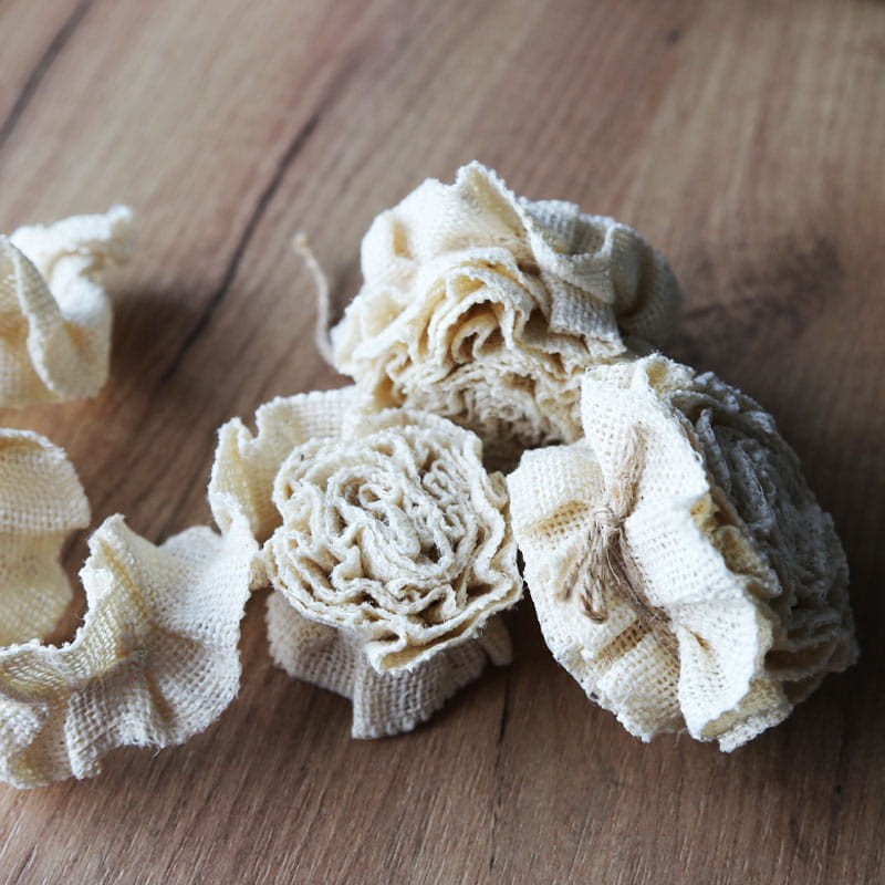 Wstążka jutowa marszczona "różyczka" 4.5cm 1m - kremowa