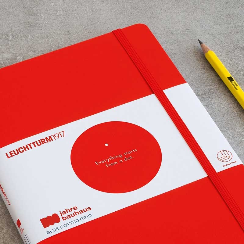 Notatnik Leuchtturm1917 Bauhaus w kropki A5 twarda okładka - Czerwony z niebieskim brzegiem 04