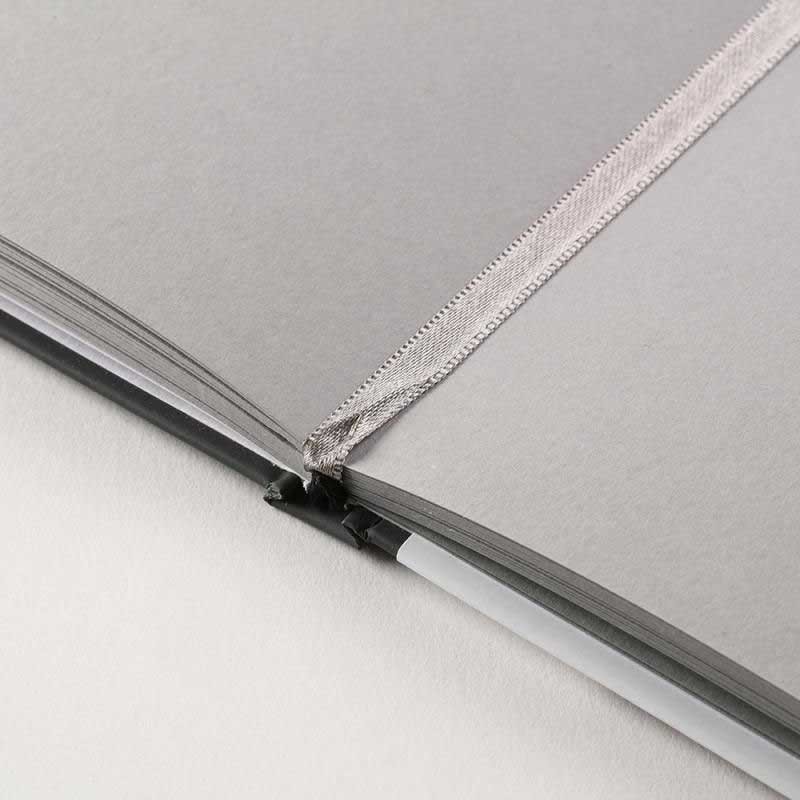 Szkicownik Graduate Mixed Media Grey Canson 14 x 21.6 cm, 220 g, 64 str. ciemnoszary 02