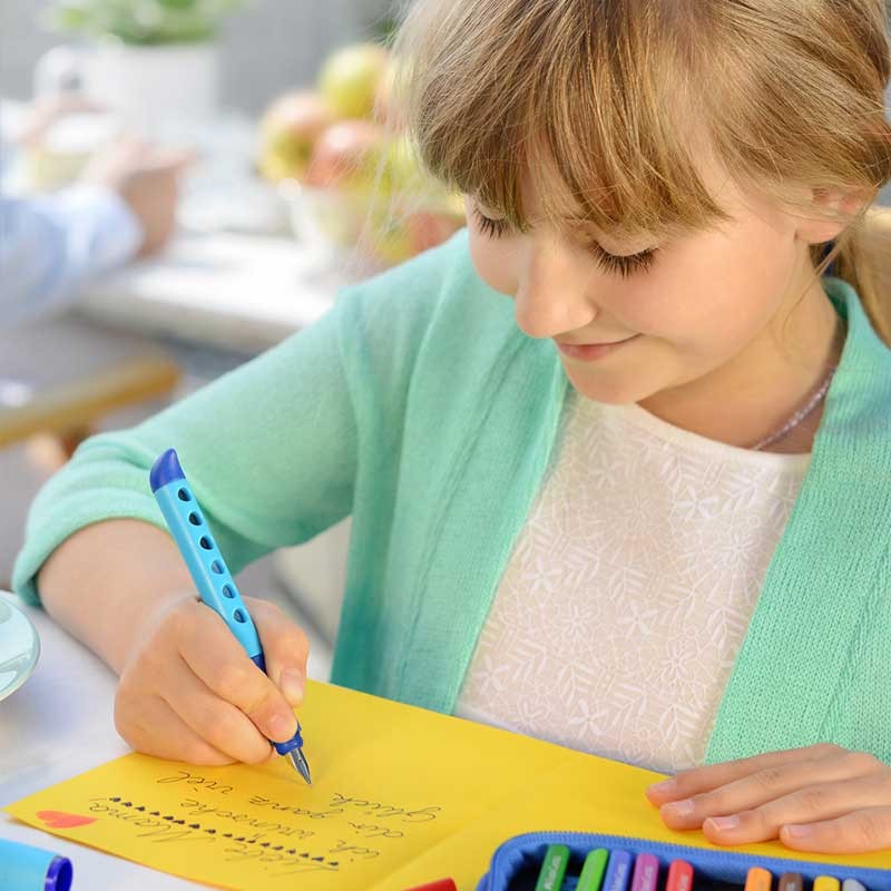 Pióro-wieczne-dla-dzieci-Faber-Castell-Scribolino-niebieskie-07.jpg