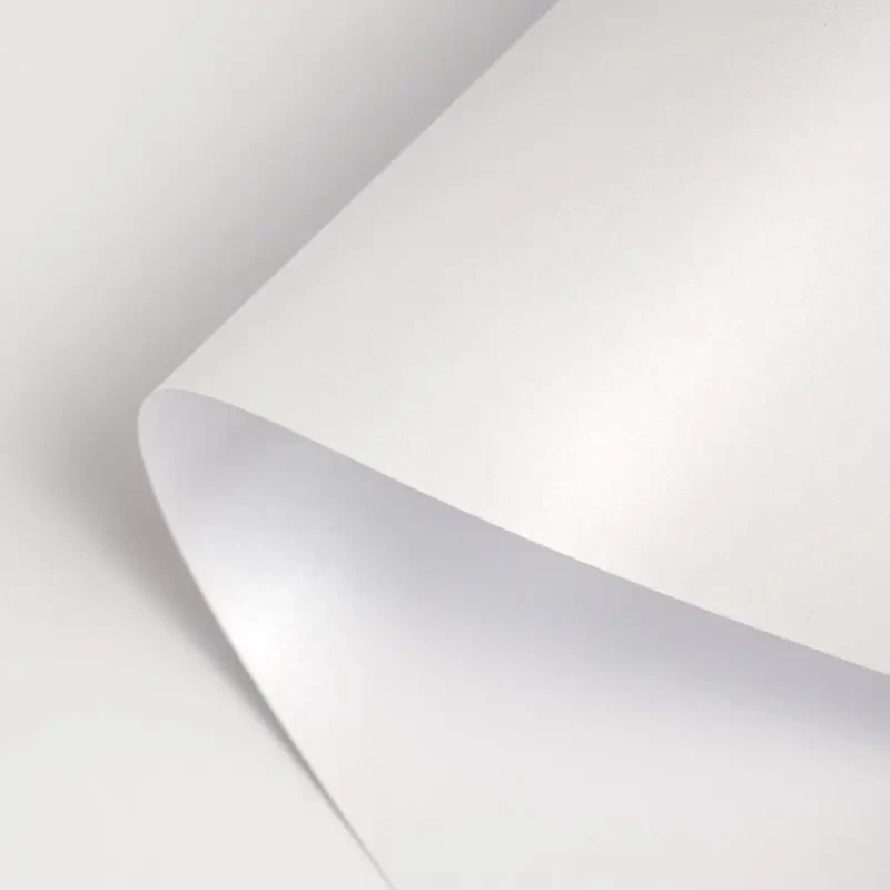 Papier ozdobny metalizowany Millenium diamentowa biel - A4, 220 g, 20 ark. 01