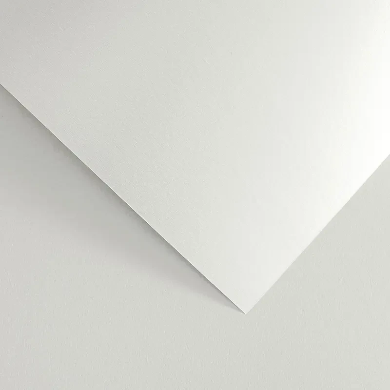 Papier ozdobny metalizowany Millenium diamentowa biel - A4, 220 g, 20 ark. 03
