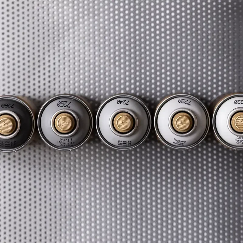 Farba w sprayu Montana Gold 400 ml Shock 9110 White Cream 07