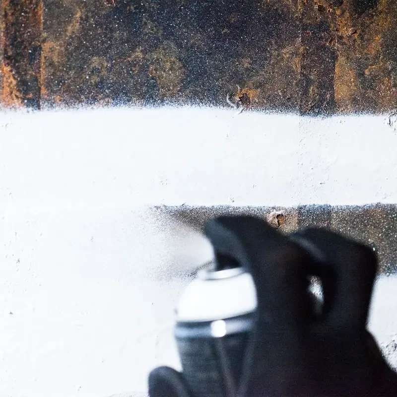 Farba w sprayu Montana Black 400 ml BLK 9150 Whiteout  04