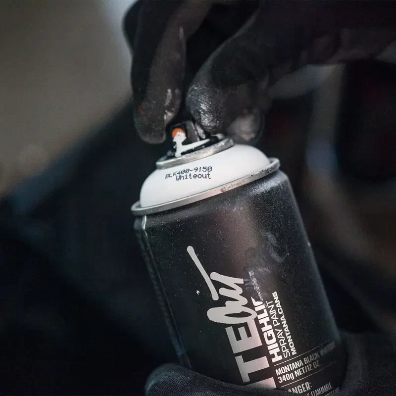 Farba w sprayu Montana Black 400 ml BLK 9150 Whiteout  05