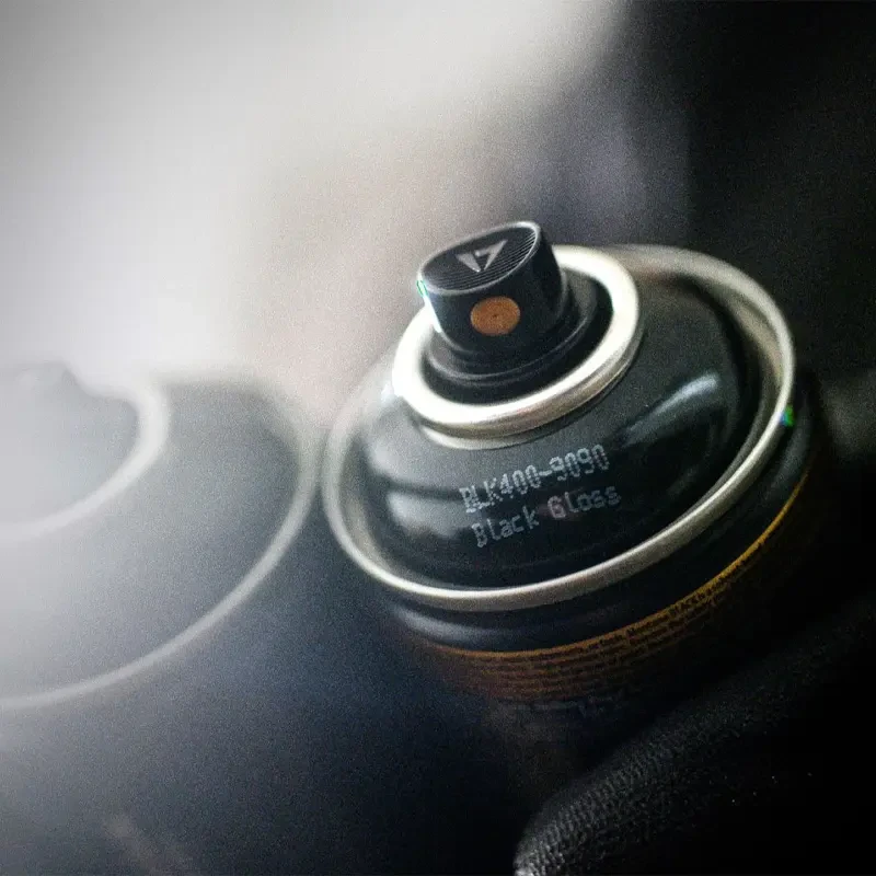 Farba w sprayu Montana Black 400 ml BLK 9090 Black Glossy 11