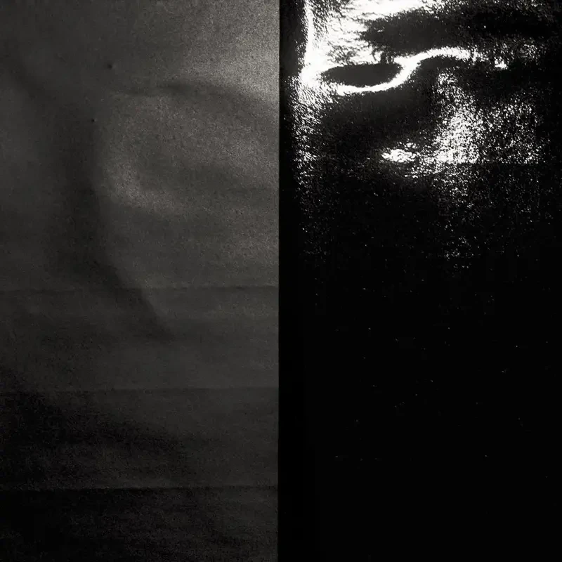 Farba w sprayu Montana Black 400 ml BLK 9090 Black Glossy 03