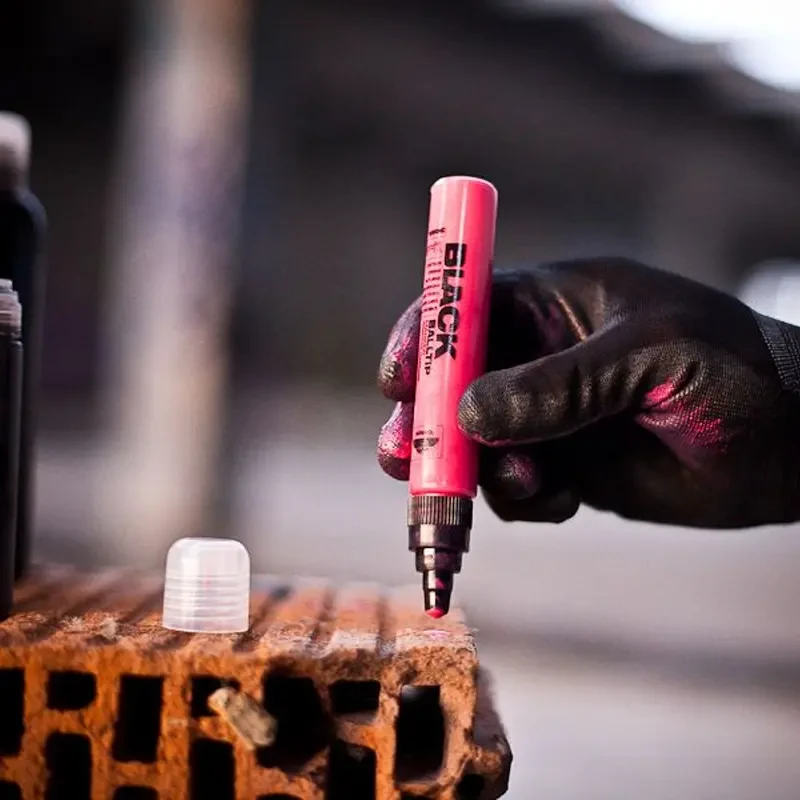 Pusty marker Montana Black Balltip 2 mm 02