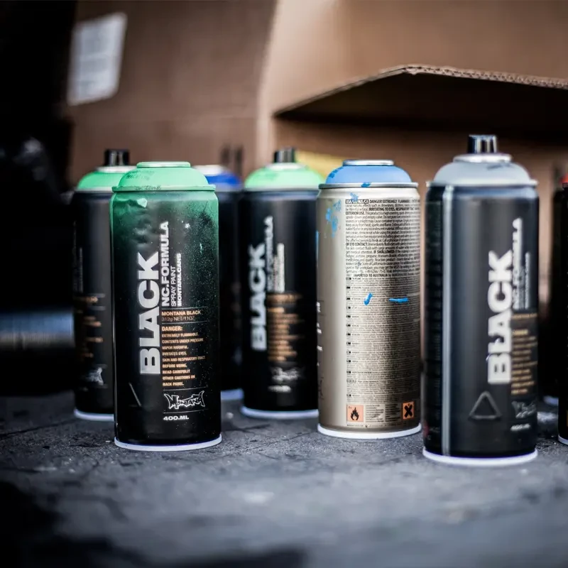 Farba w sprayu Montana Black 400 ml P4100 Power Violet 06