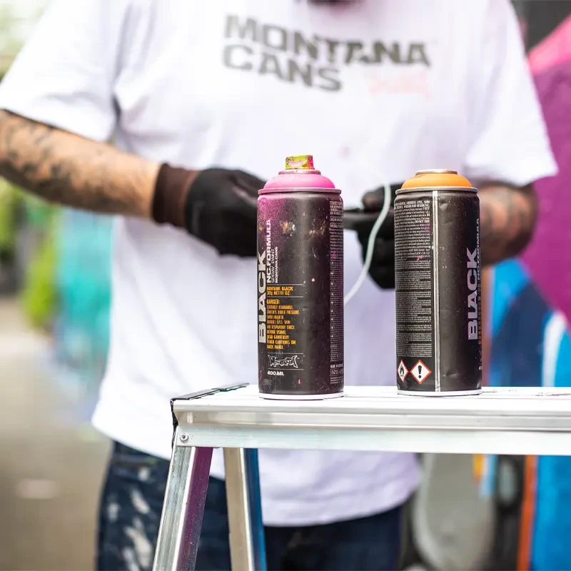 Farba w sprayu Montana Black 400 ml BLK TR 4000 True Magenta 07