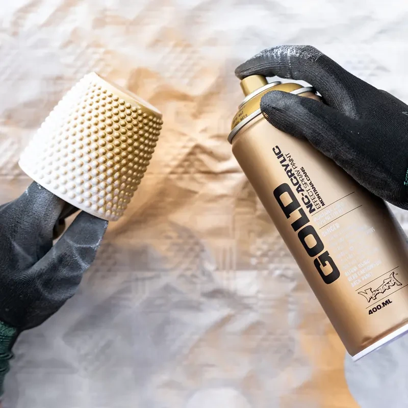 Farba w sprayu Montana Gold 400 ml Metallic 3010 Gold Matt 05