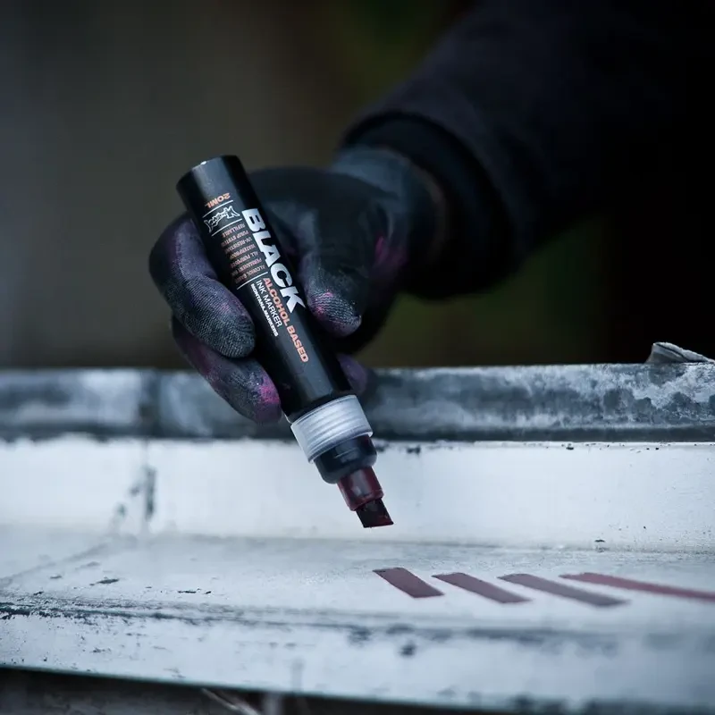 Pusty marker Montana Black Chisel 10 mm 02