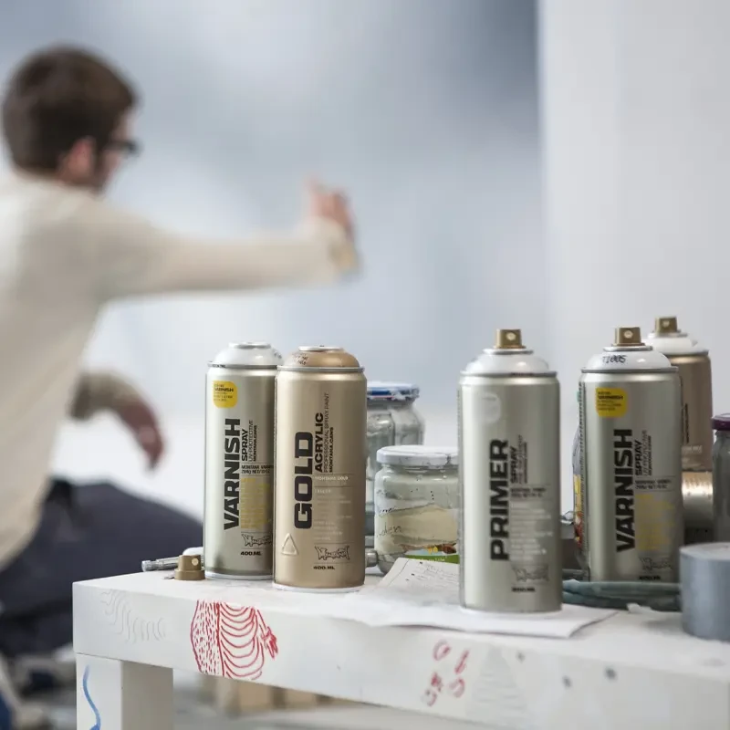 Werniks satynowy w sprayu Montana Tech 400 ml T1005